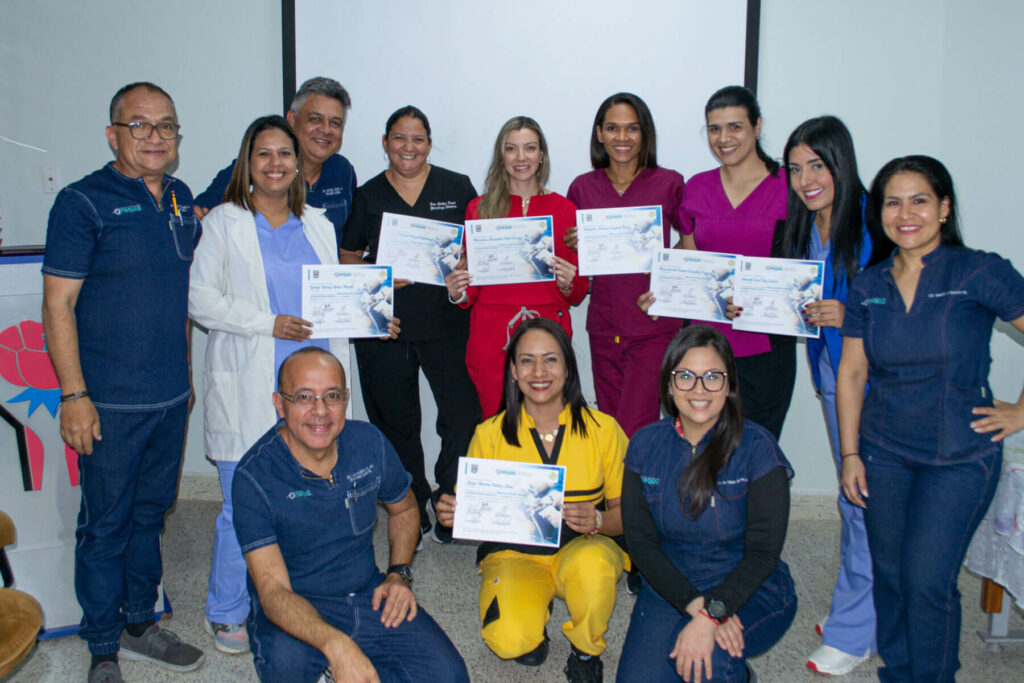 Participantes del curso básico laparoscópico UNEQUIA, formación quirúrgica con simulación en Venezuela