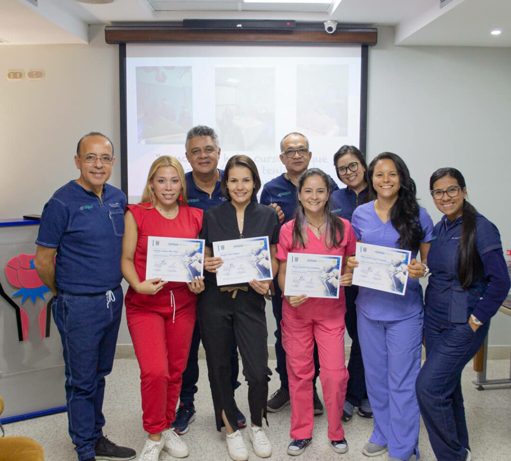 Participantes del curso básico laparoscópico UNEQUIA, formación quirúrgica con simulación en Venezuela