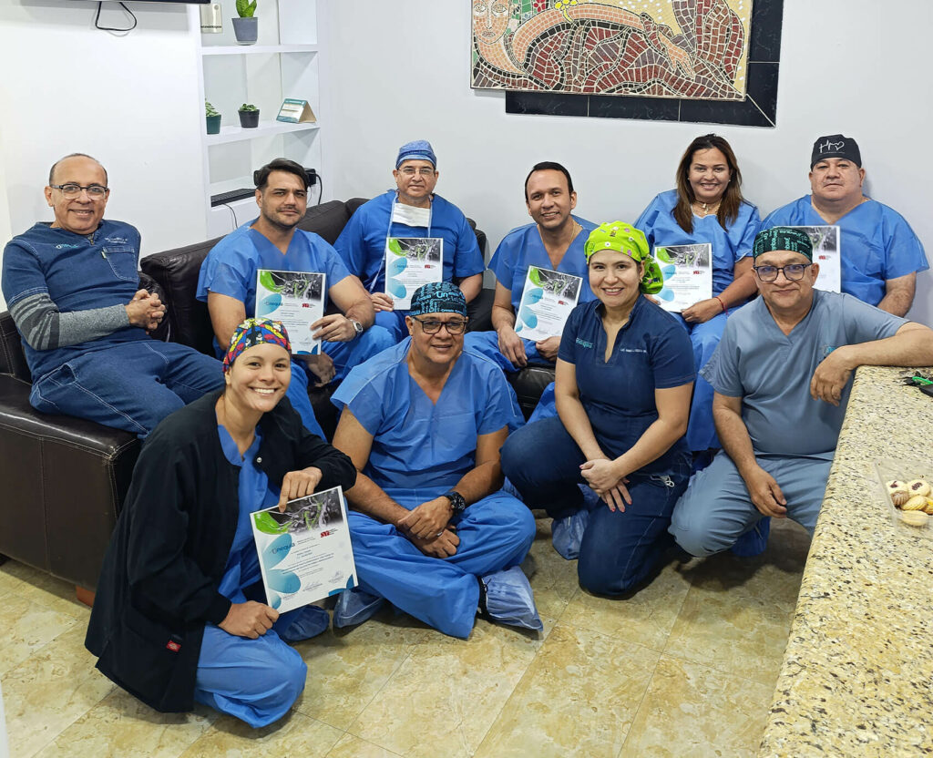 Participantes del curso de cirugia laparoscopica avanzada, uso de la fluorescencia verde de indocianina en colecistectomia